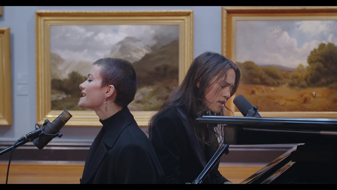 Didirri + Ro performing 'Tea Stains' (Live) at the Ballarat Art Gallery