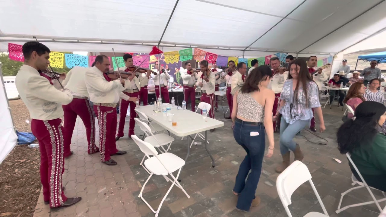 Mariachi Los Pérez “Las Olas”
