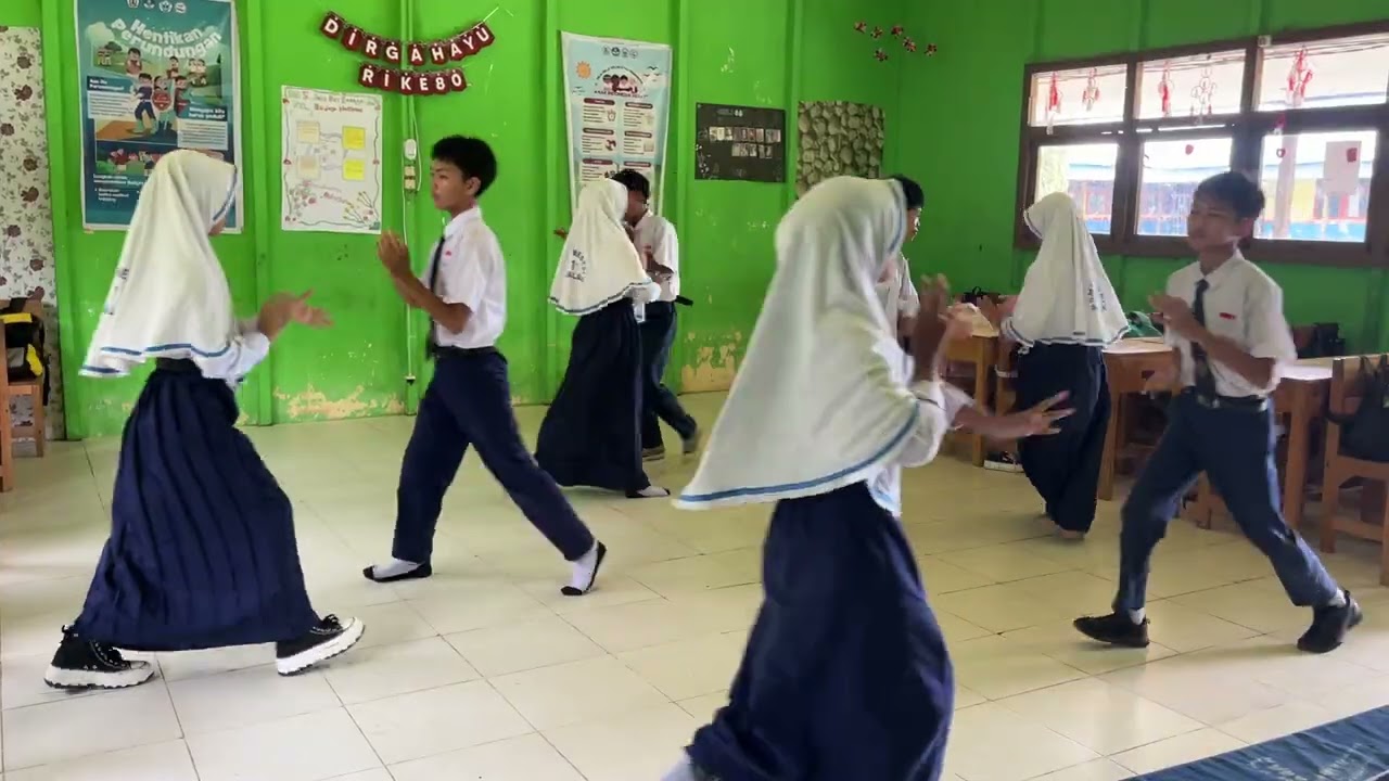 Tari Japin Sigam 8B Kelompok 3 2025-2026