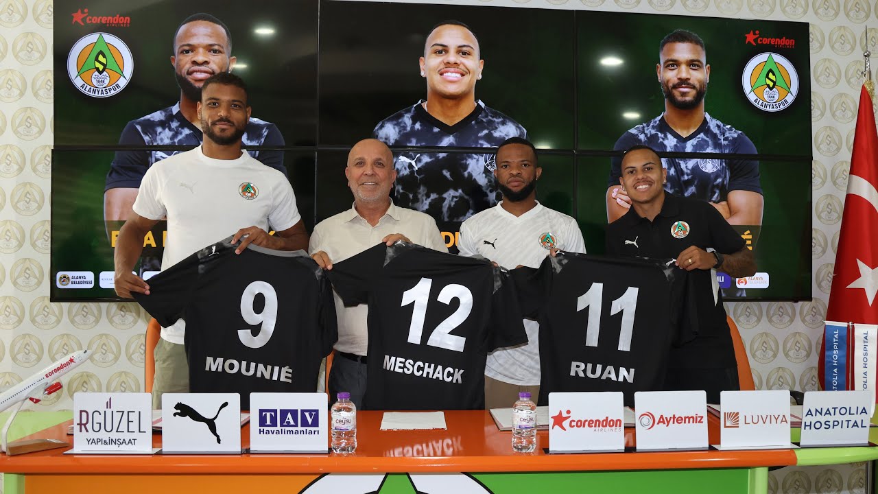 Kulübümüz, yeni transferlerimiz Mounie, Meschack ve Duarte için imza töreni düzenledi