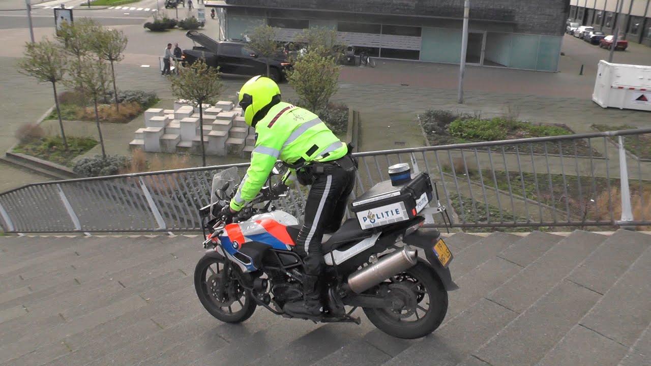 Politie motorrijders trotseren de trappen van de Erasmusbrug! #1063