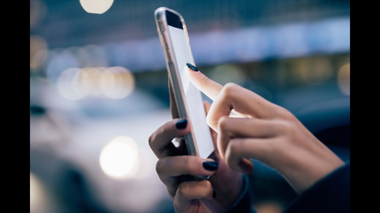 Pierduți în online: cum ne schimbă viața dependența de telefon