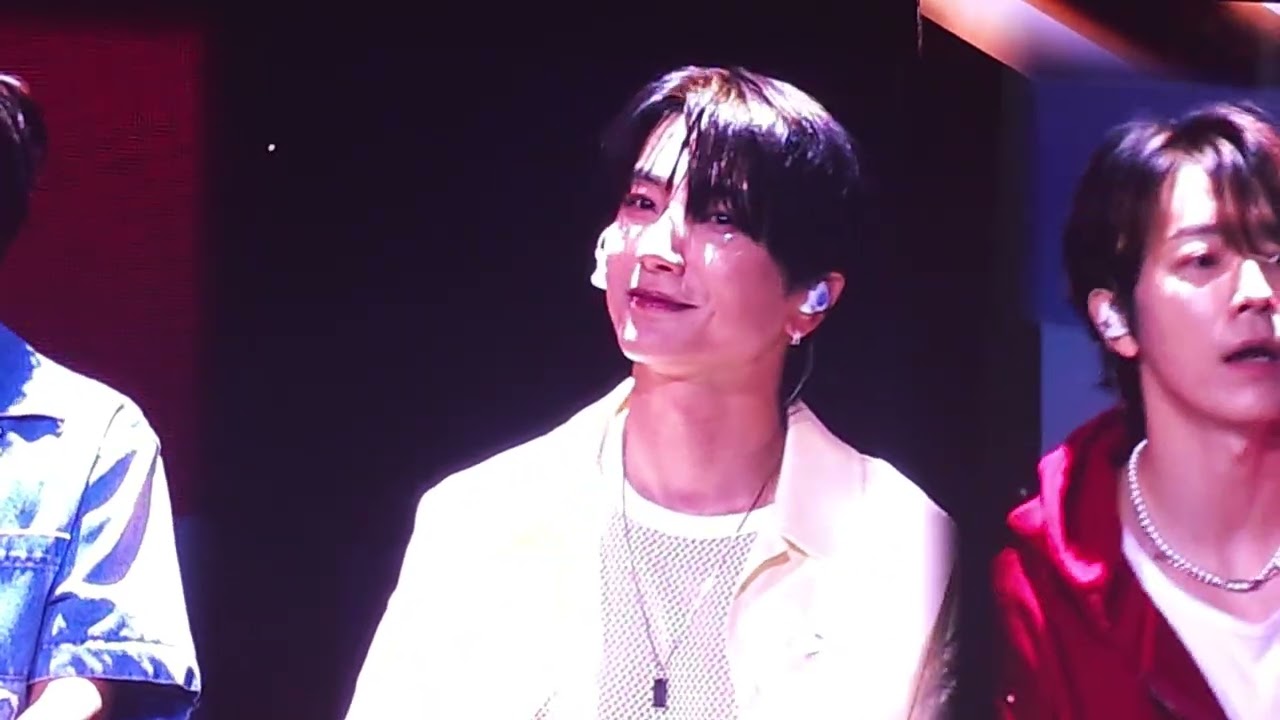 251116-super junior 20ht super show 10 in taipei台北대만-Iknow(銀赫看彩虹燈應援看到忘記唱歌+利特模仿藝聲唱歌）