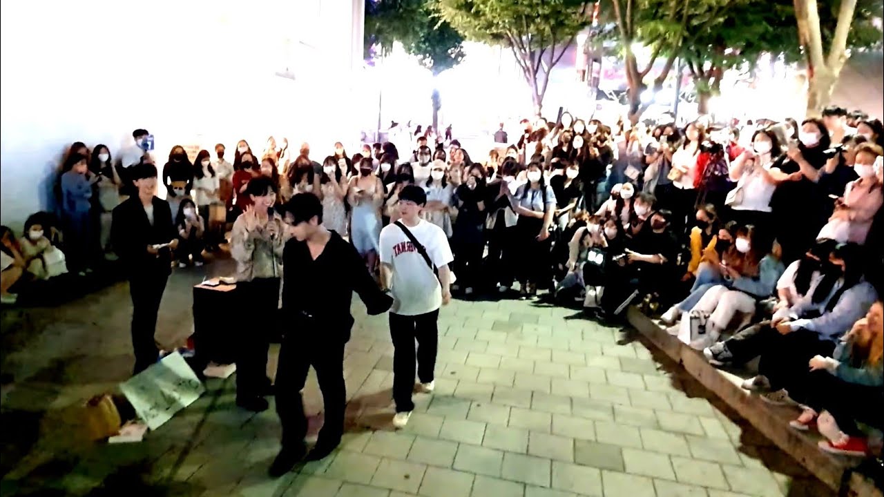 TUESDAY. AQA, DOUBLEBONG. UNIQUE HILARIOUS IMPROMPTU BUSKING WITH ONLOOKER. MIRRORED. HONGDAE.