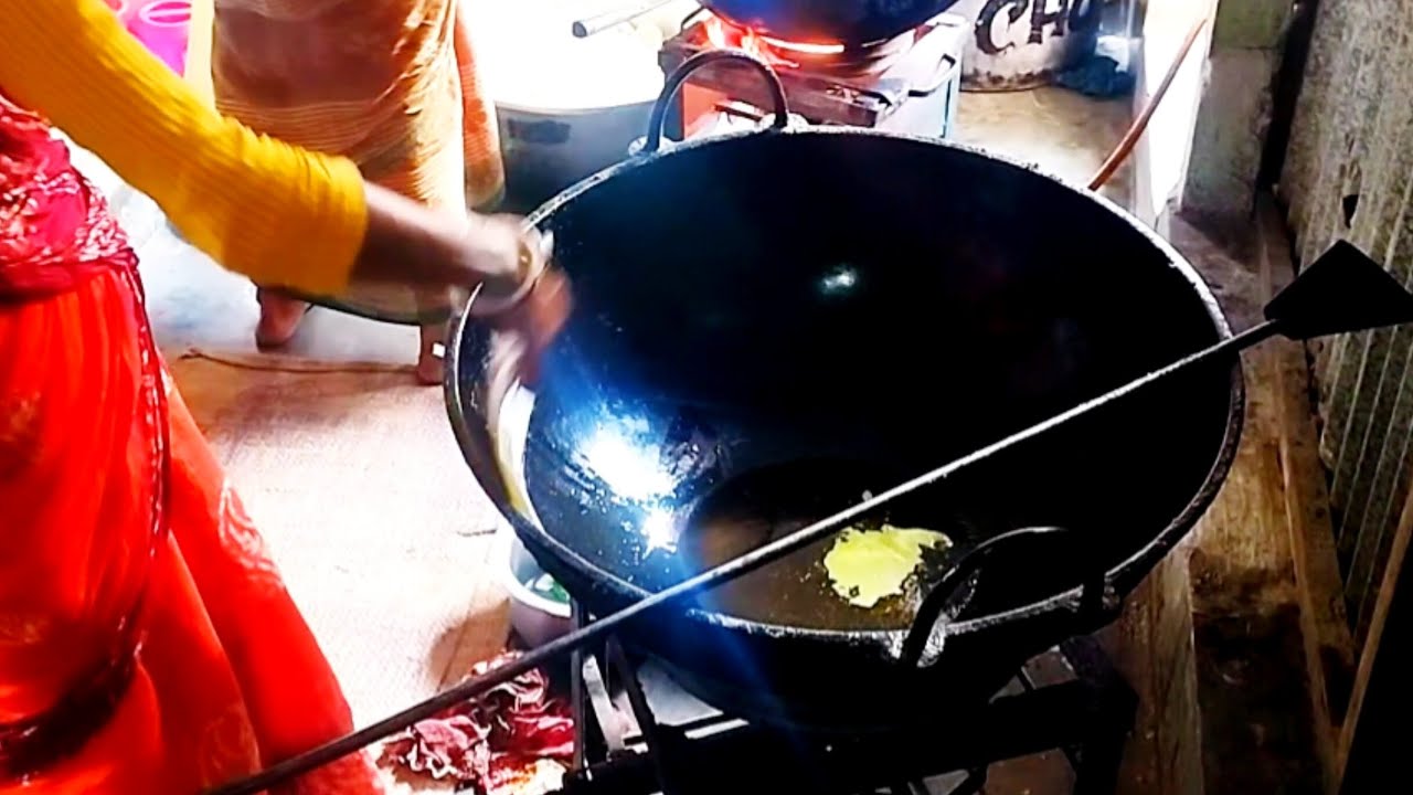 আজকে আমার মায়ের মৃত্যুবার্ষিকী উপলক্ষে নানা রকম পদের রান্না হয়েছে সেই সঙ্গে দই R মিষ্টি