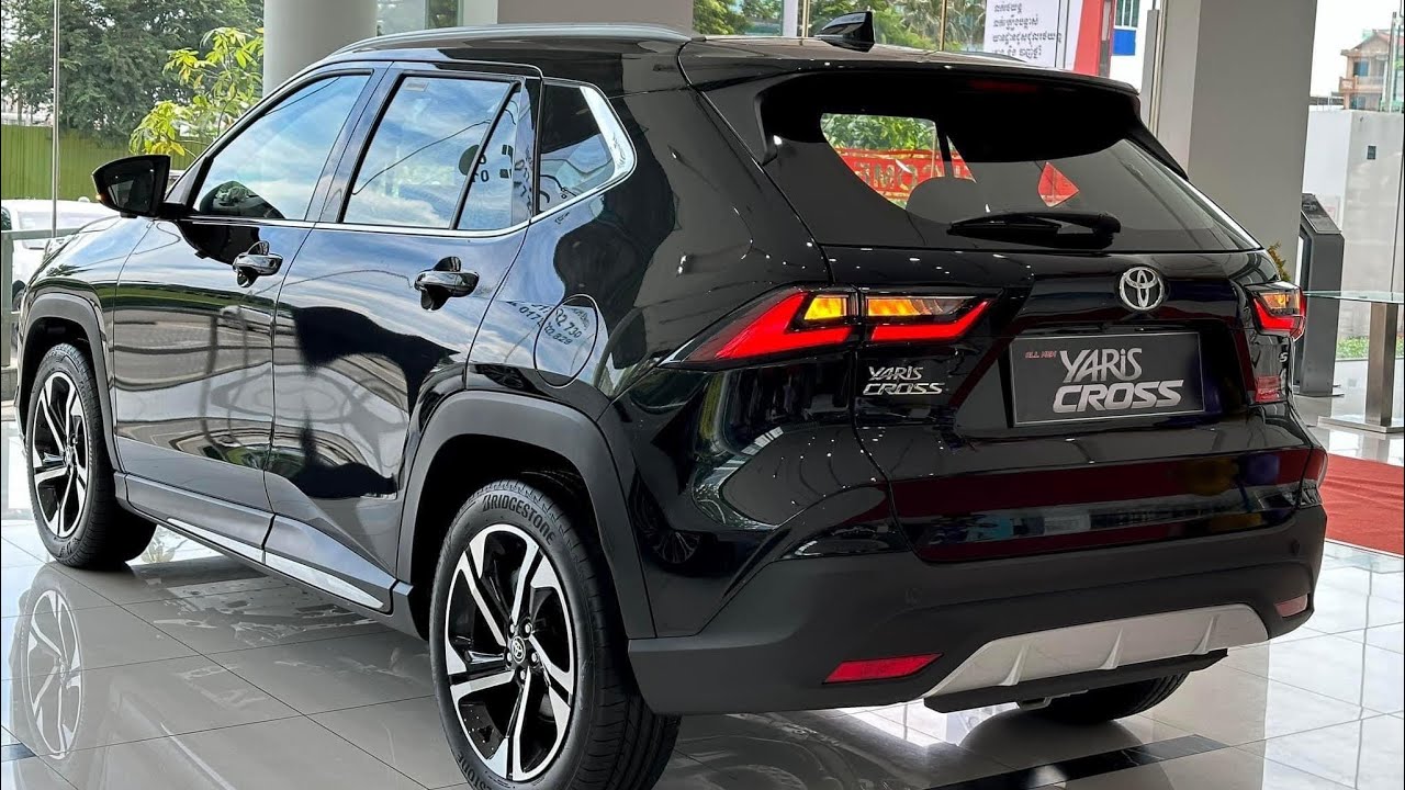 2024 Toyota Yariscross 1.5L Black Color Review