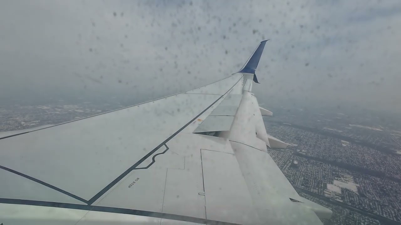 Snowy arrival into New York JFK on a 737-900