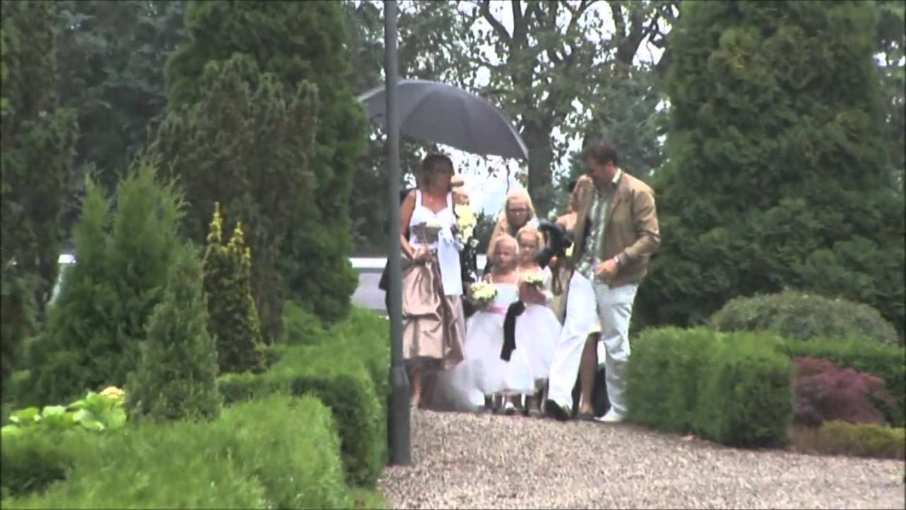ankomst til kirke -vores bryllup - part 1