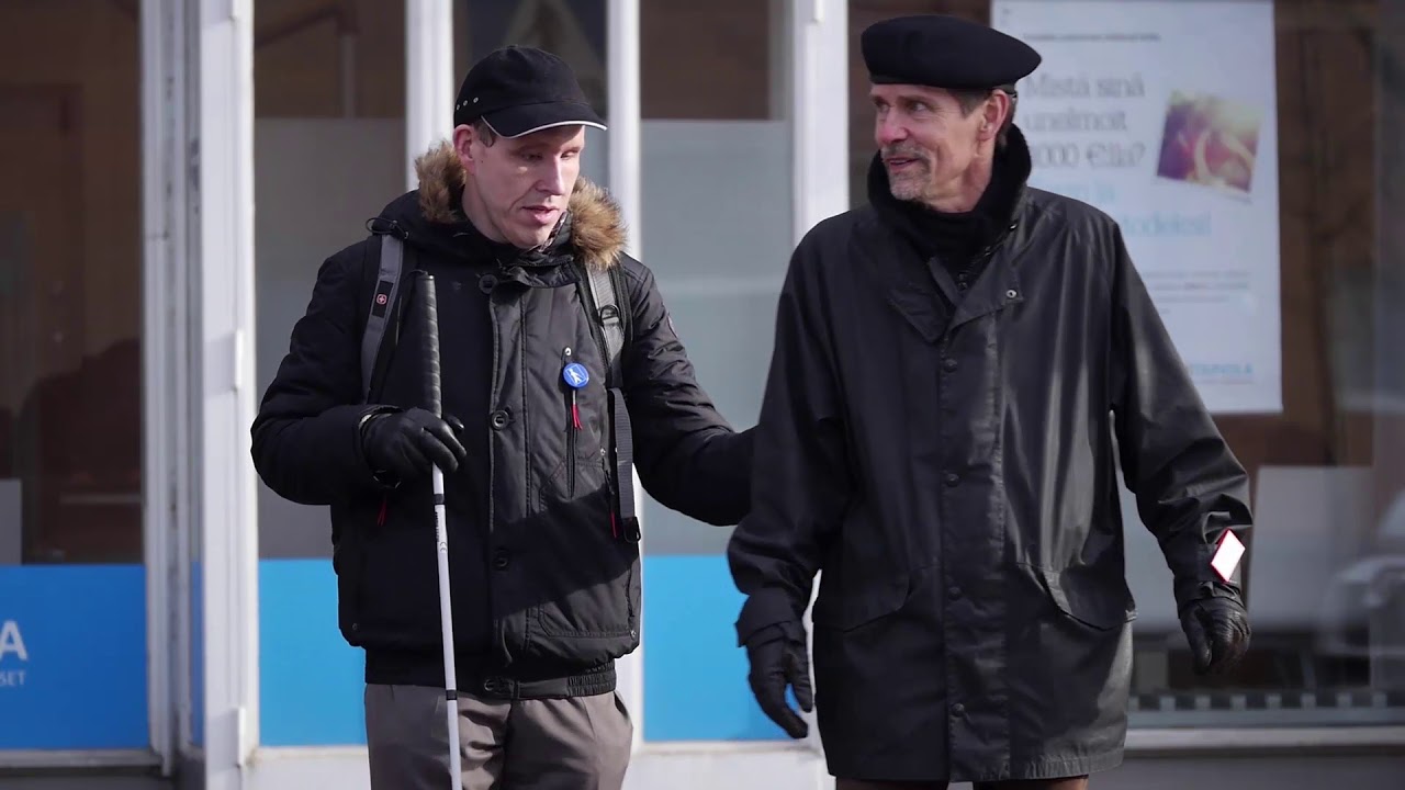 Hei, voinko auttaa? Näin kohtaat näkövammaisen