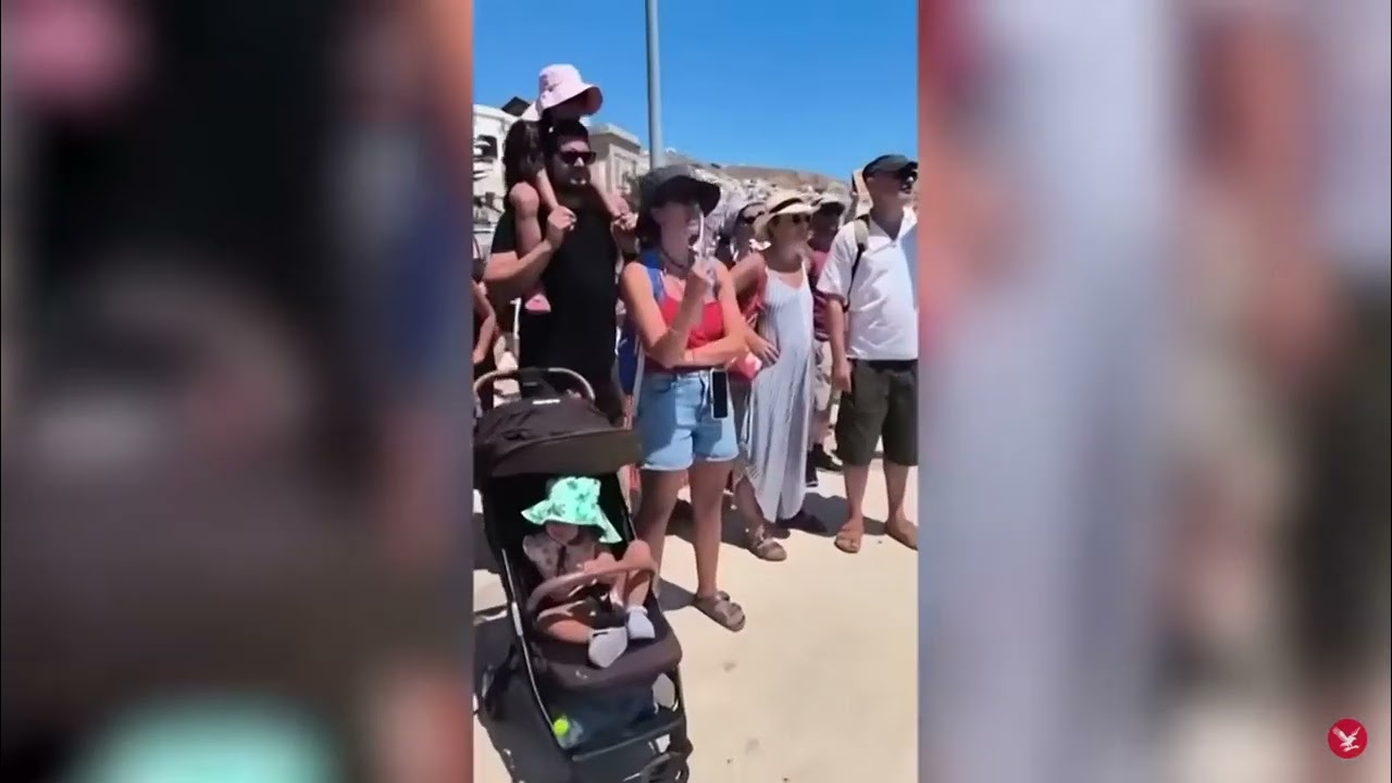 protesters on the island of Syros prevent zionists from entering