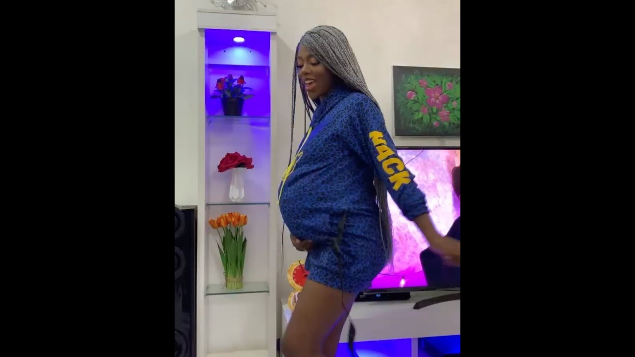 SEE DIANNE'S LOOK IN PREGNANCY