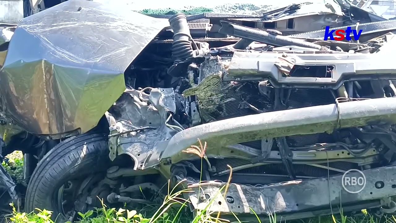 BLITAR - INNOVA TABR44K TRUK MUATAN TEPUNG DI JALAN RAYA BLITAR MALANG, PENGEMUDI TERJEP11T