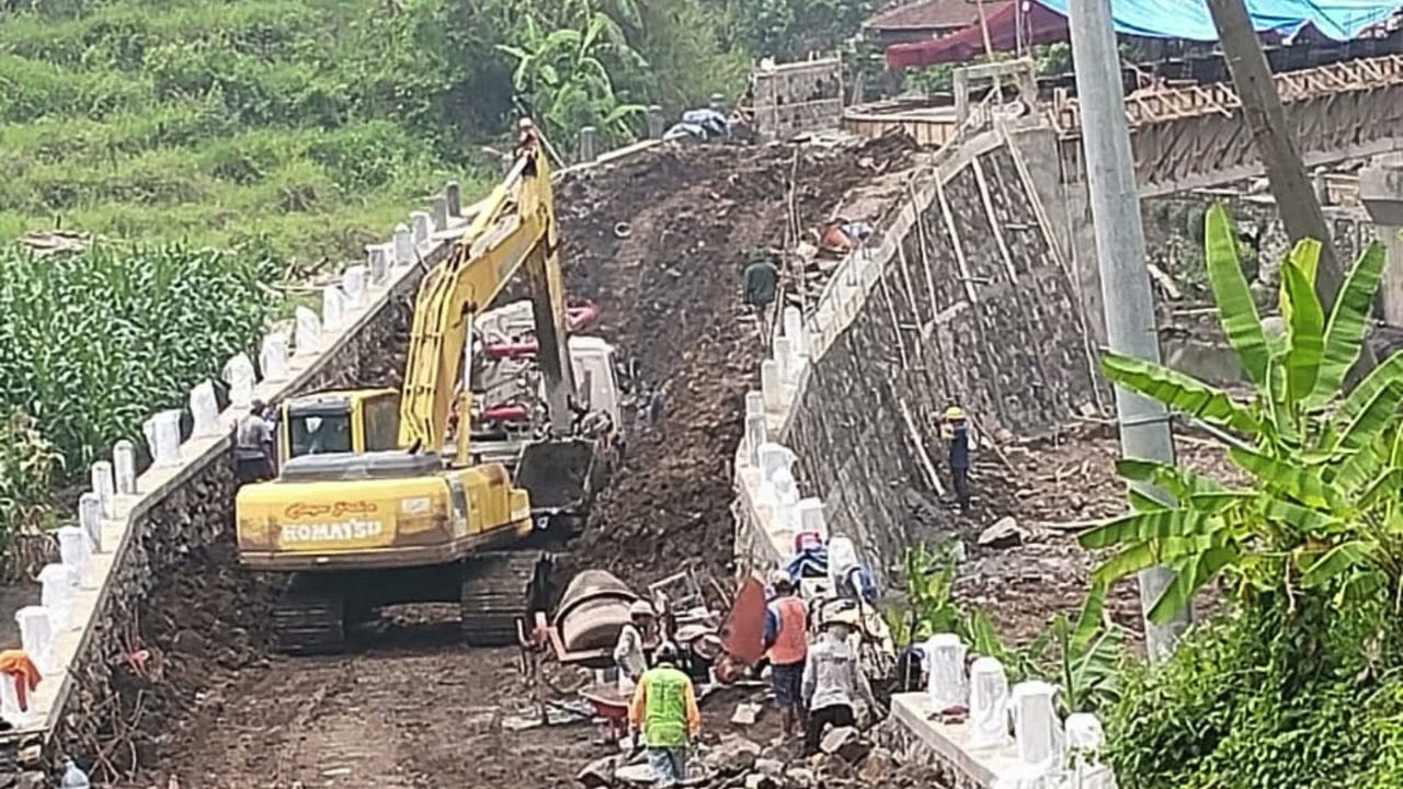 Jembatan Sugeng Penghubung Trawas - Ngoro Pasca Banjir Dibangung Melancarkan mobilitas orang/barang