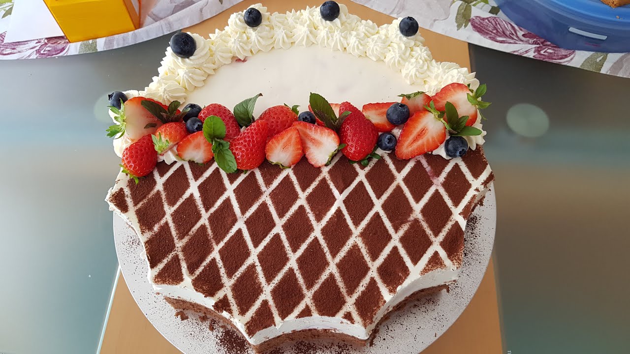 Erdbeer-Buttermilchtorte in der VENUS von VEMMiNA