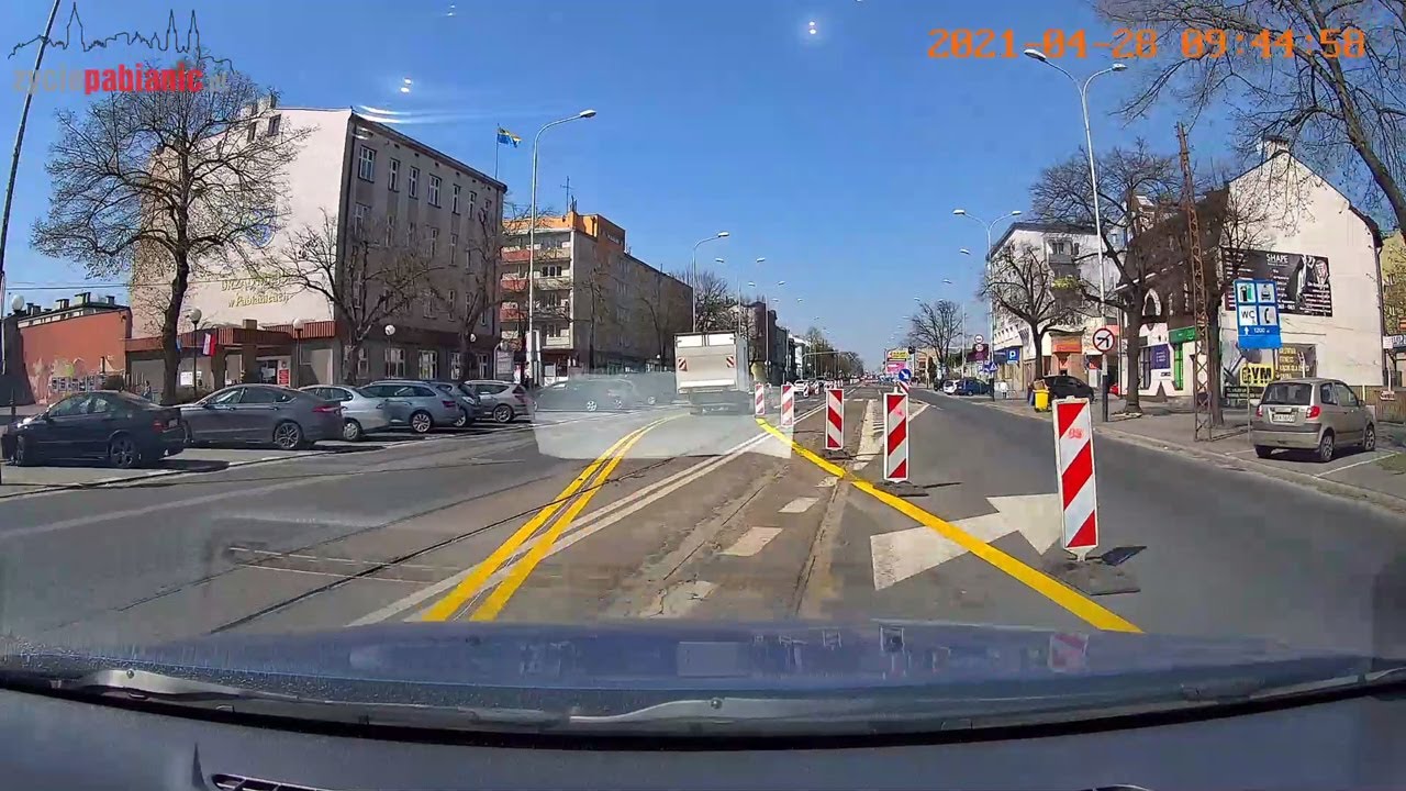 Nowa organizacja ruchu na ul. Zamkowej w Pabianicach. Jak tędy jeździć?