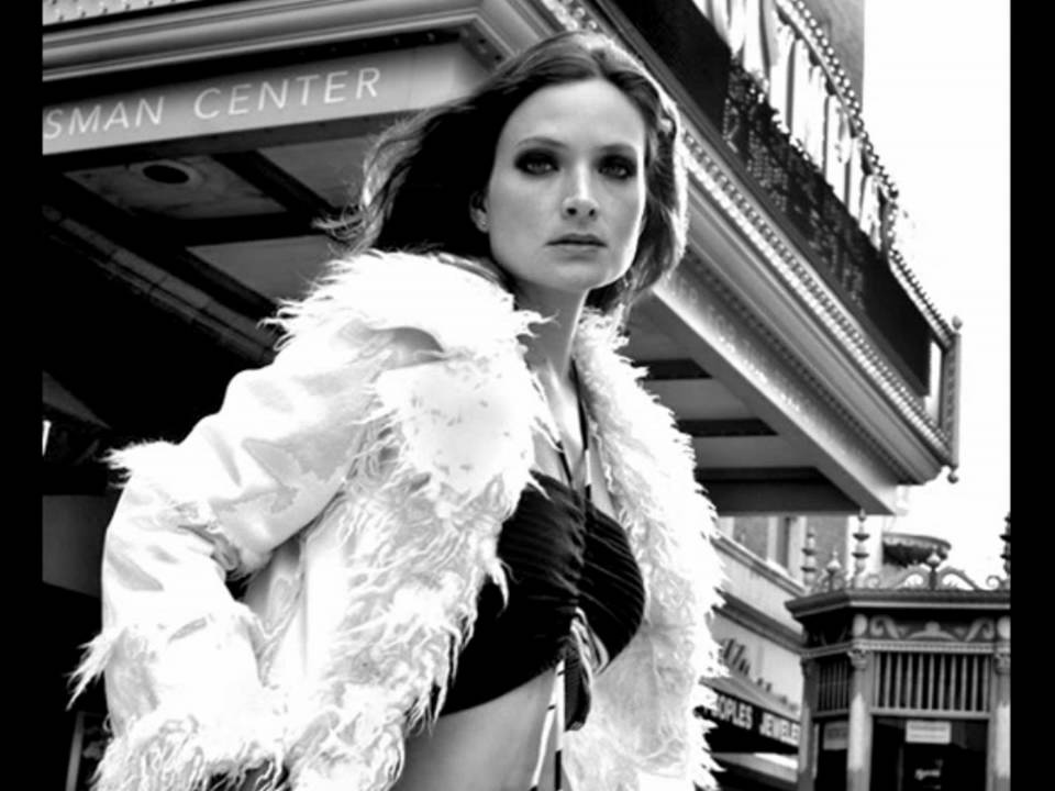 Nicole - Noche (Gotas de Miel) produced by Gustavo Cerati