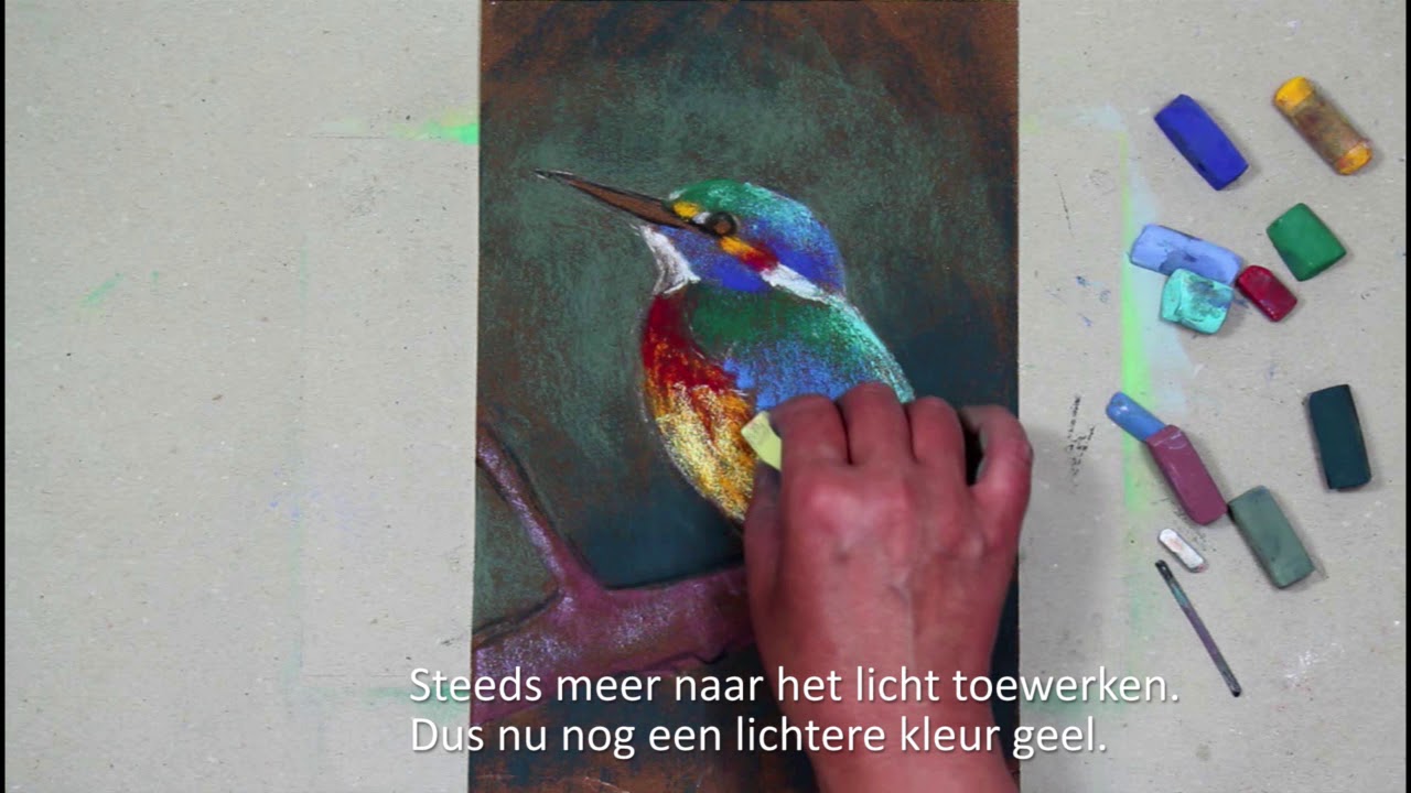 IJsvogel tekenen met pastelkrijt op donker papier