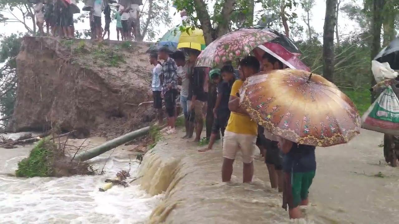 The dam of Bangladesh has broken due to water from Khoai River in India - part 16