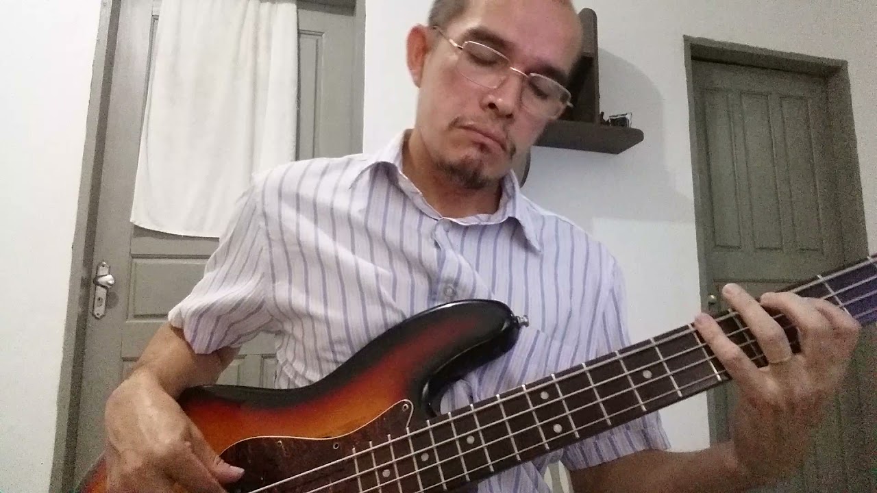 Música Tens de Oséias de Paula no Baixo.