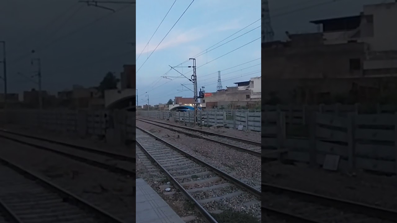 continue wap7 honking #railfanaman #youtubeshort #railvideoshort #wap7 #wap7honking #brcwap7