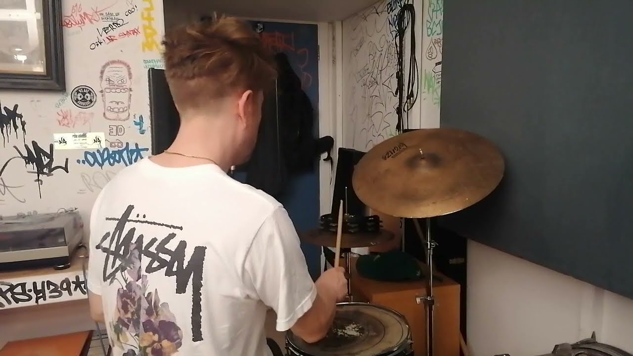 Playing live drums and making Jungle drum breaks (free download)