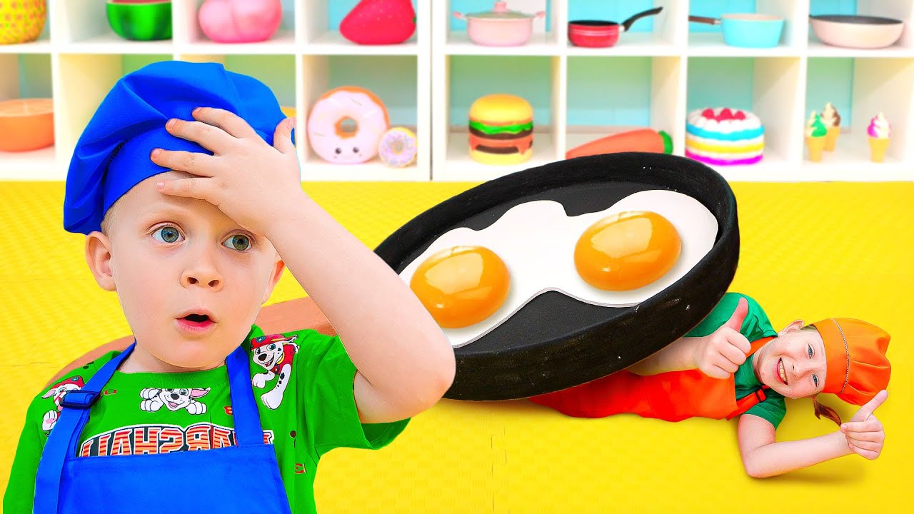 Oliver aprende a preparar el desayuno | Jugando a la cafeter&iacute;a