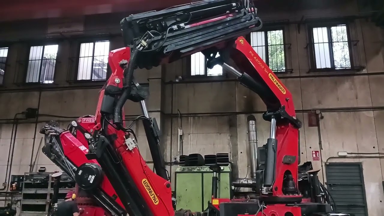 GRUA VENDIDA PALFINGER PK 42002 (www,transgruas.com)