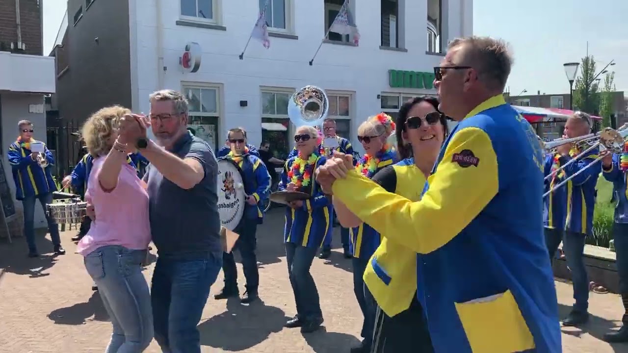 Feestkapel De Blaasbalgen - Laat me