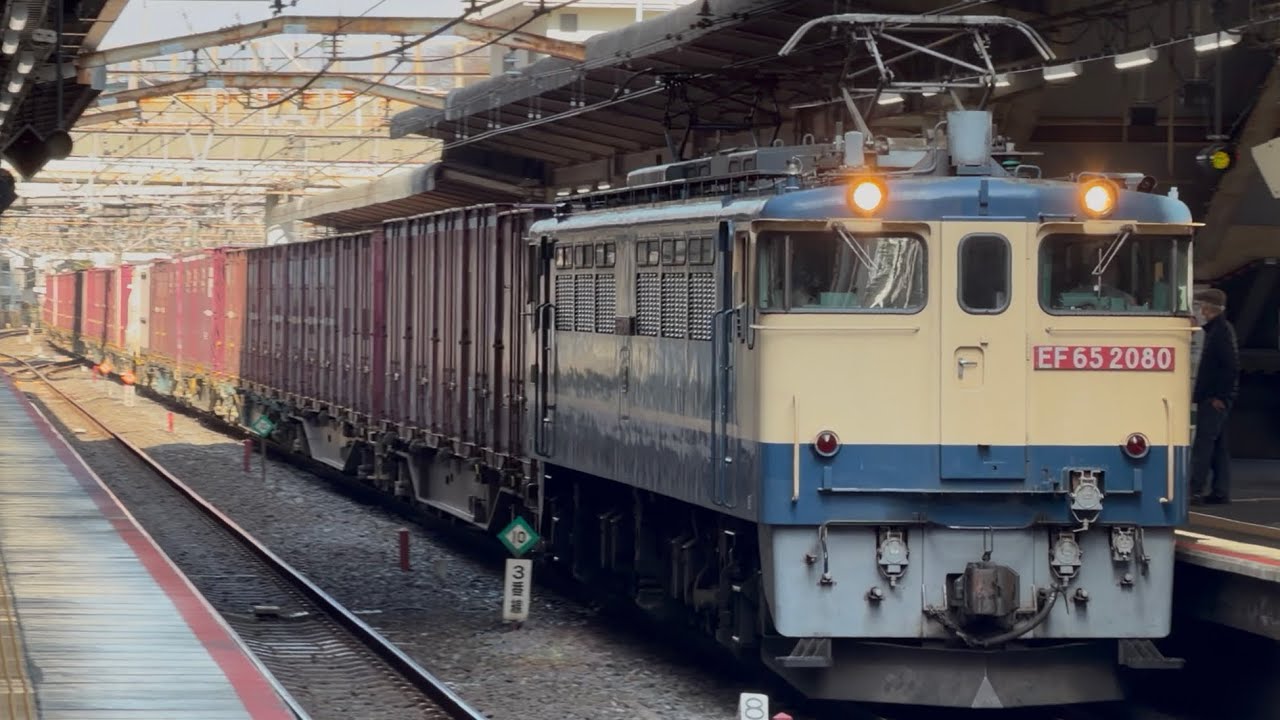 【4K高画質】PF代走✨【コンテナ満載！ジョイント音最高！】国鉄EF65形2080号機〔新〕＋コキ20両が警笛を鳴らして松戸駅3番線を通過！（75レ・新A6109・コンテナ輸送）2026.2.23