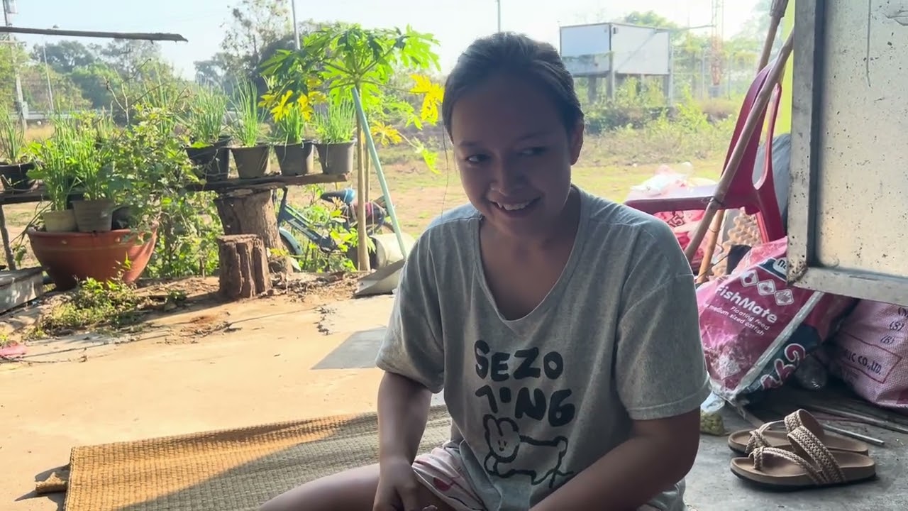 ของฝากจากน้องปรารถนามาฝากยายอรุณตาสมหวังขอบใจหลายเด้อ   (ธิดาลาว ￼