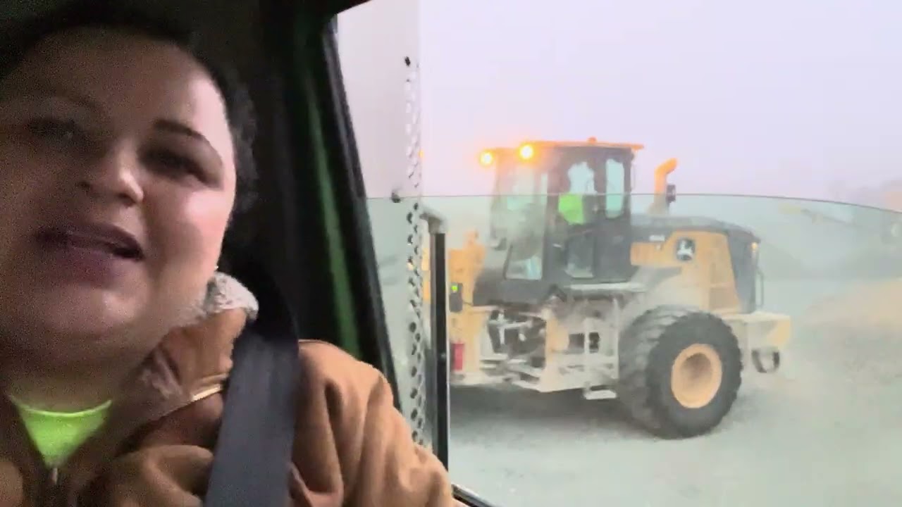 Temprano cargando el camioncito 