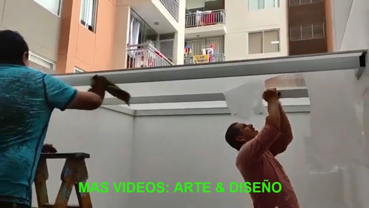 TECHO DE POLICARBONATO / ESTRUCTURA DE ALUMINIO.