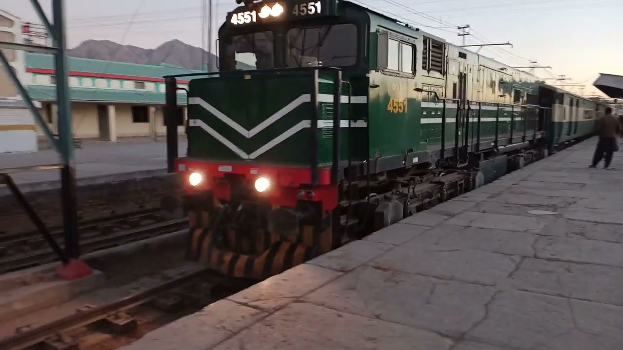 3 up bolan mail arriving at Quetta railway station with GEU 20 4551