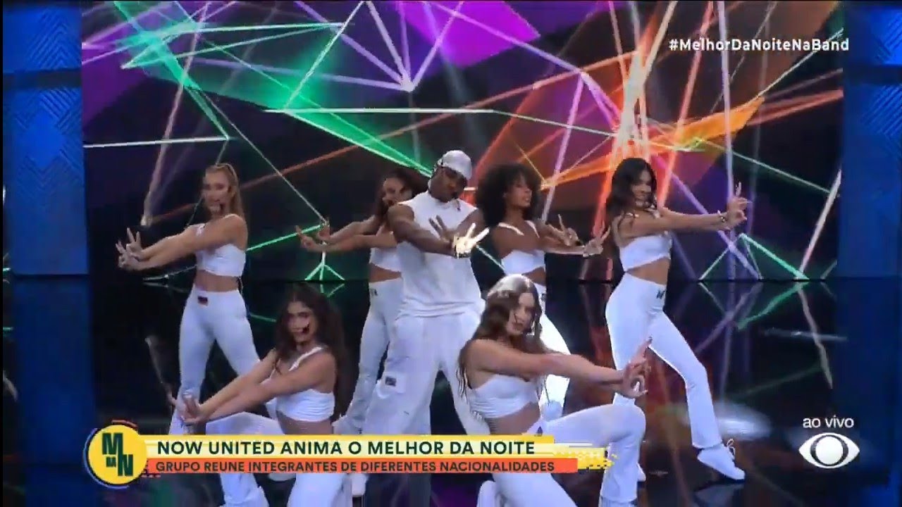 Now United canta Holiday no 