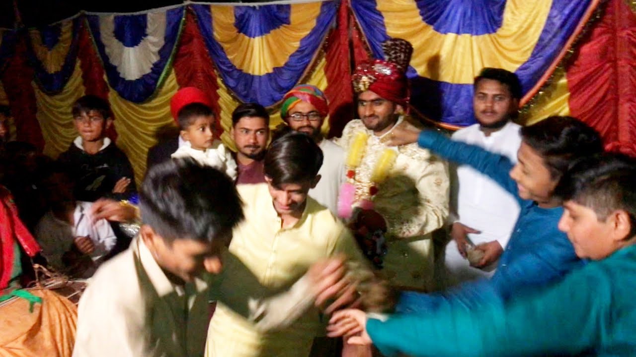 Desi Wedding Vibes: Pakistani💥Dulha bhi Apni Shaadi Mai Naachnay Laga Aur Dost bhi Nach rahay hai.