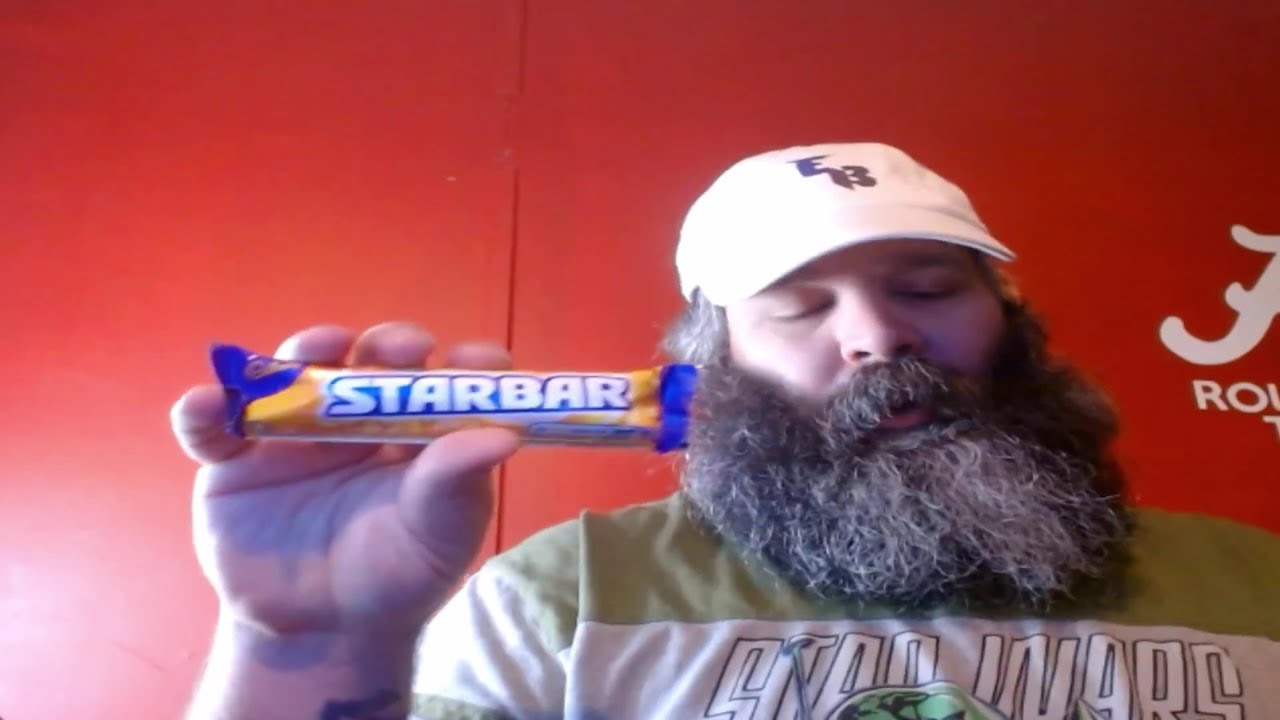 Американец пробует британские шоколадные батончики Cadbury