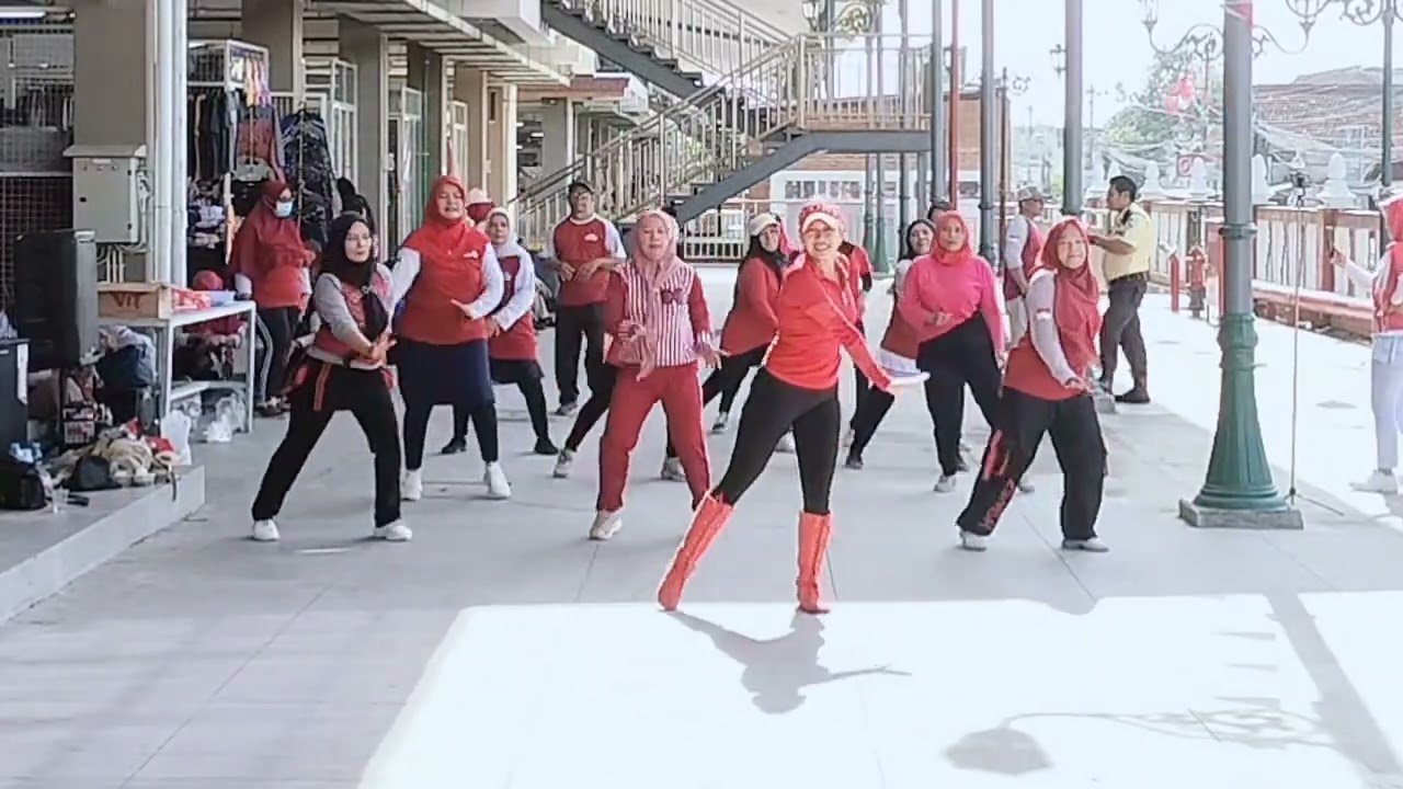 SEPERTI MATI LAMPU VERSI KOREA | Senam Kreasi Viral Tiktok | Koreo Sissy