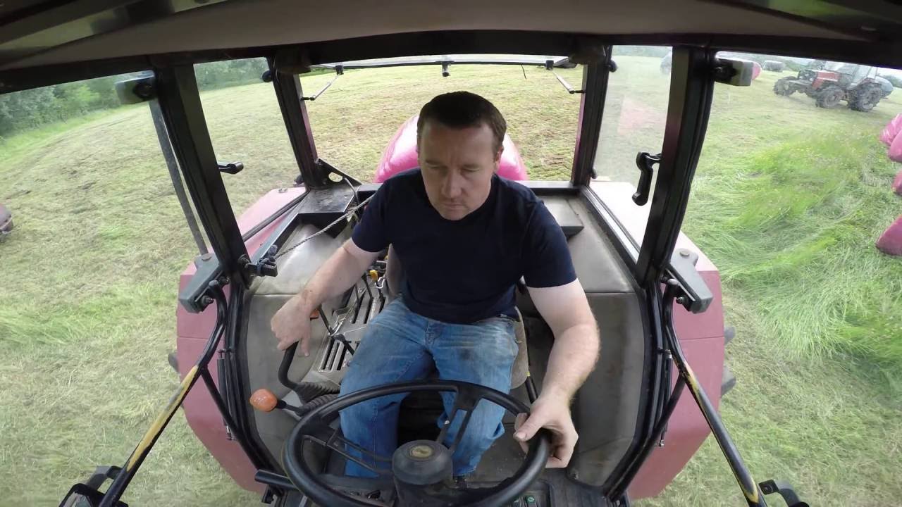 Lifting in the silage bales