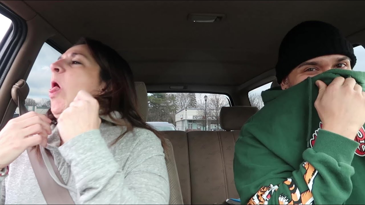 *PRANKING MY MOM* FART SPRAY! HILARIOUS REACTION