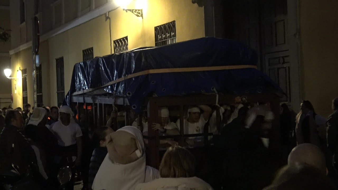 Semana Santa en Madrid 2024: Ensayo de Costaleros con Banda de la Hermandad de las Tres Caídas.
