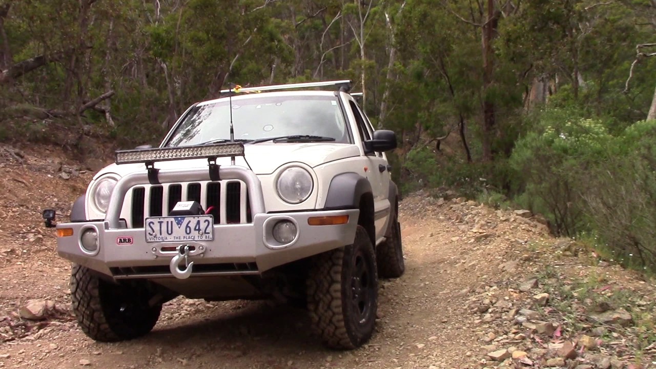 Lerderderg 4wdriving Toyota Hilux Jeep Cherokee KJ