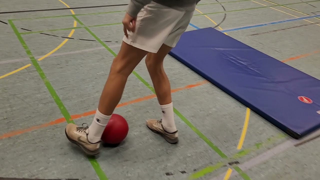 Training mit Abstand - Teil 84 - Aufwärmen und Koordinationstraining mit Matten und Bällen