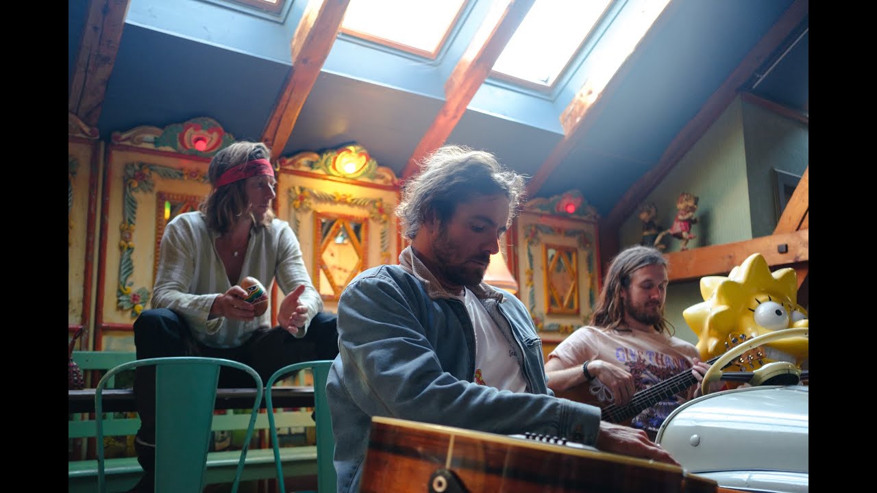 'Slow Down' - live acoustic session at Muhle Hunziken