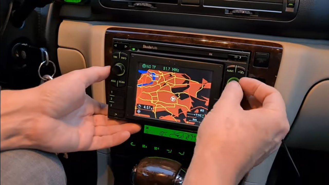 Škoda Superb 13 díl - Vánoce Škoda Symphony mp3 rádio Škoda  DX navigace. Přehled rádií Škoda.