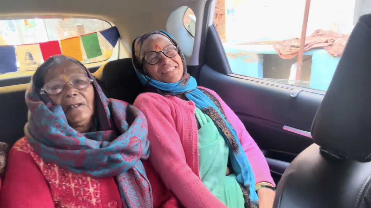 Humari Dono Daadii Maa ko  karwaya ISCKON mai Krishan ji k Darshan #dailyvlog #iscontemple #travel 