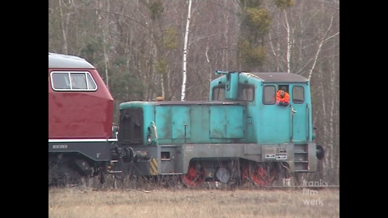 Werklok: DR V22 rangiert DB BR 216 der IGE, Brieske 2021