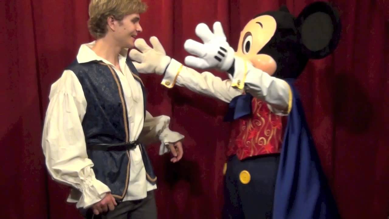 Talking Mickey chats with Tommy!