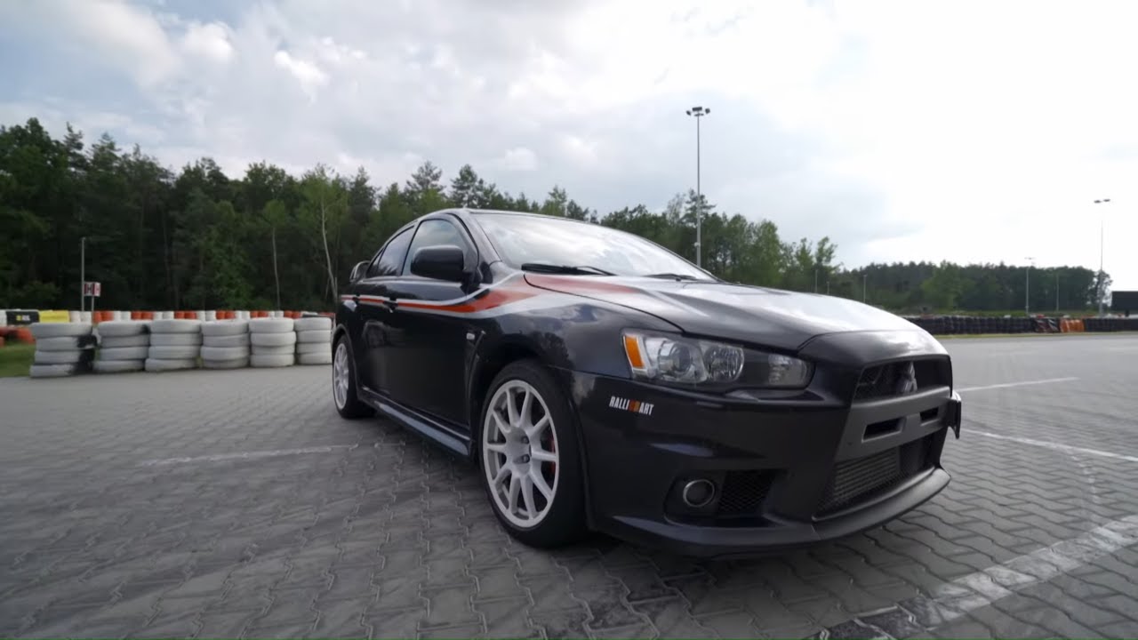 Patryk por&oacute;wnał na torze Lancera Evo X z nowym AMG! #Klasyka_Patryka_Mikiciuka