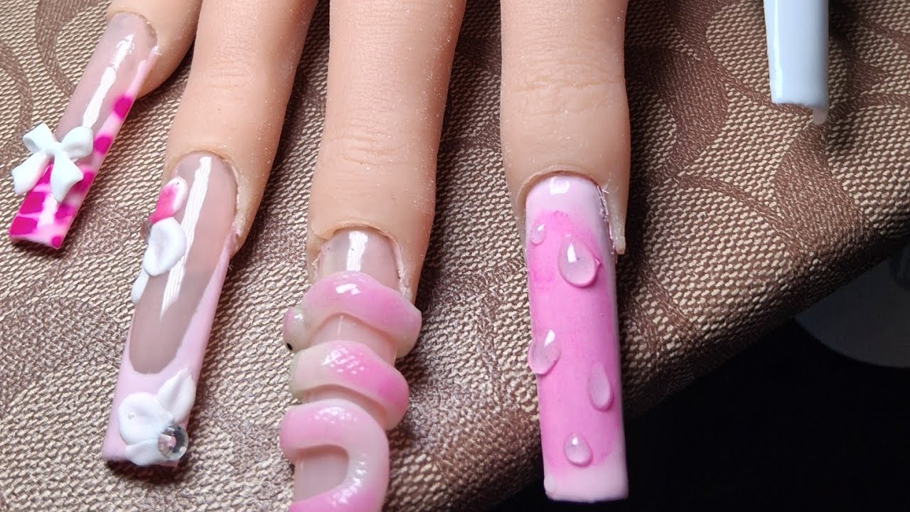 Let's practice a simple nail design 