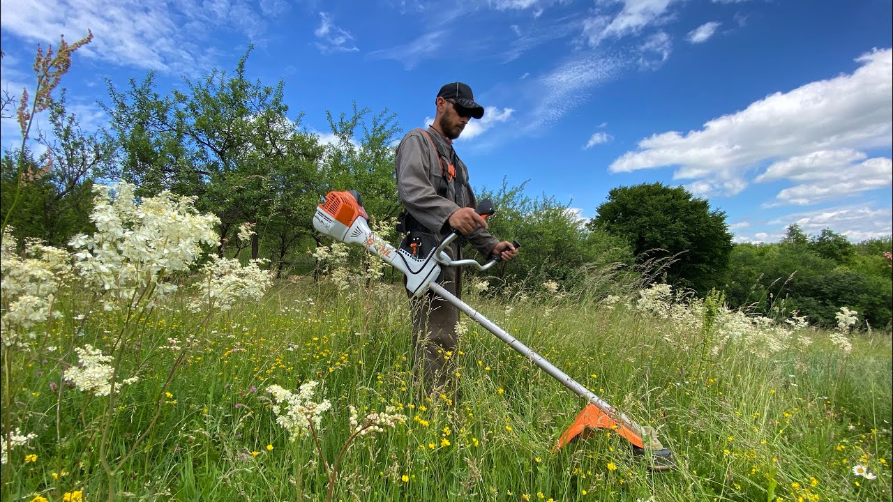 Stihl Fs 511-C cutting big grass for the first time this year with the new guard.